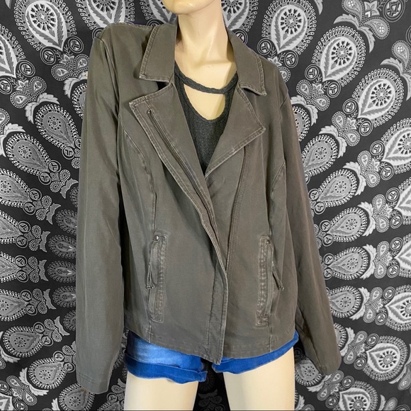 torrid Jackets & Blazers - Torrid gray cropped bomber jacket